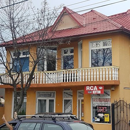 Relax Haus Hotel Hunedoara Exterior photo
